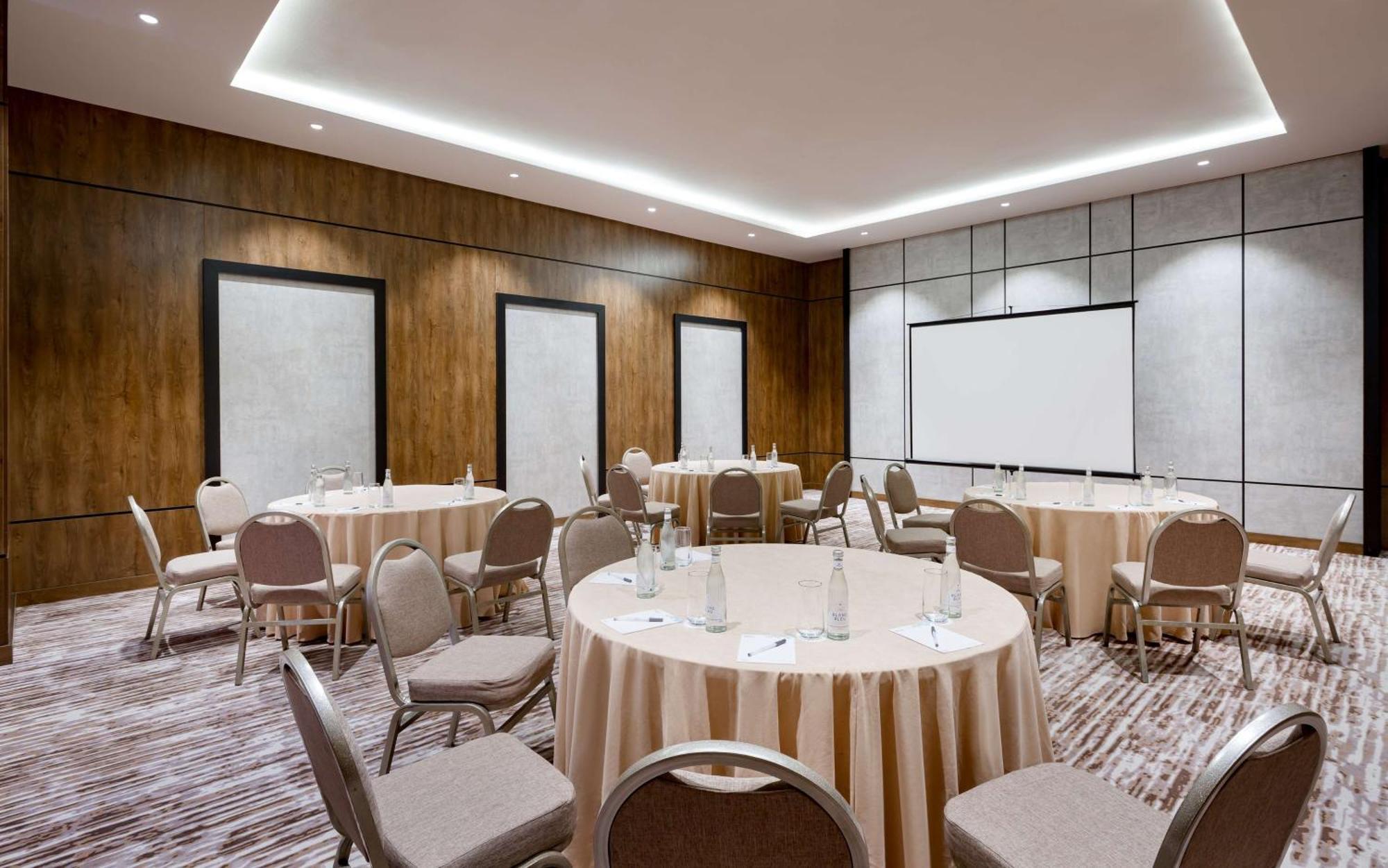 Hilton Garden Inn Samarkand Exterior photo